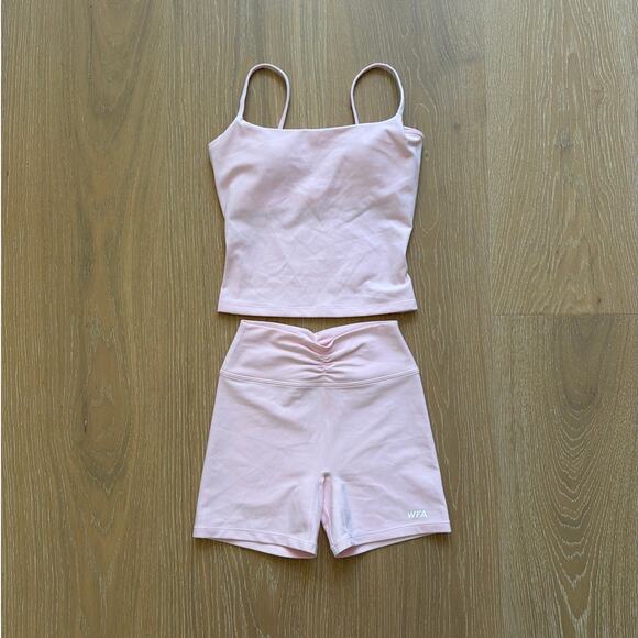 White Fox Boutique Other - White Fox Active Glide Crop Tank & Radiate Bike Shorts  Size XXS Ballet Pink